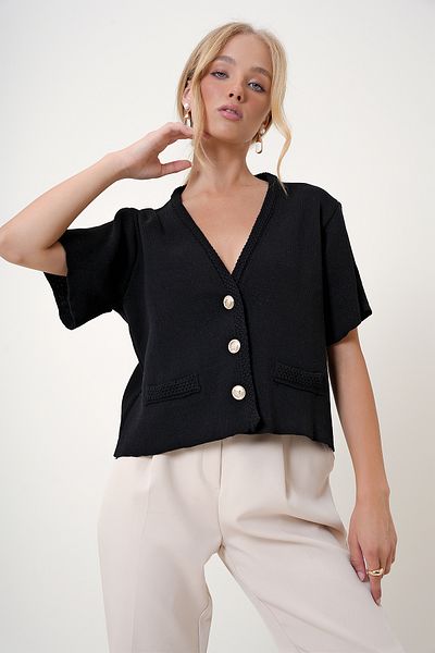 Trend Alaçatı Stili Cardigan din tricot cu decolteu în V cu nasturi aurii negru - Detaliu buzunar ALC-X12745