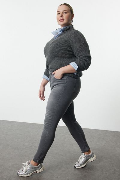 Trendyol Curve Graue Skinny Jeans mit hoher Taille und Stretch - Tbbaw24cj00048