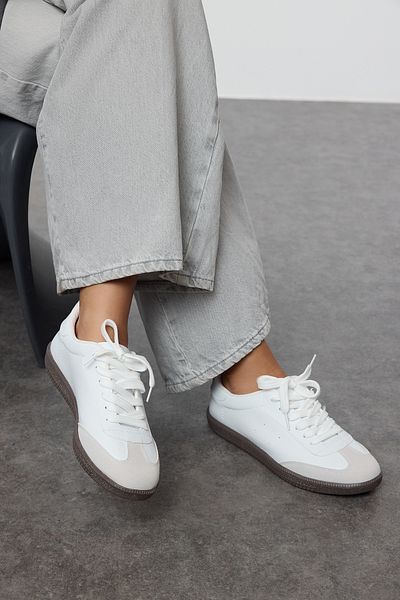 TRENDYOL SHOES Retro Weiße Damen Sneakers - Schnürer Takaw25sn00005