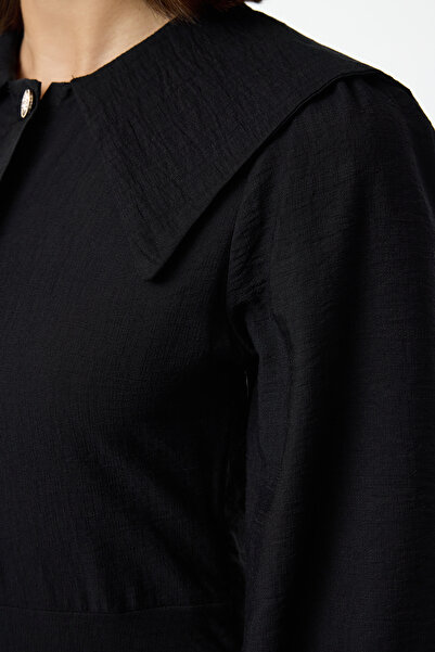 Trendyol Modest Λεπτομερές μαύρο υφαντό φόρεμα με κουμπιά - Βρεφικός γιακάς TCTSS24EB00210