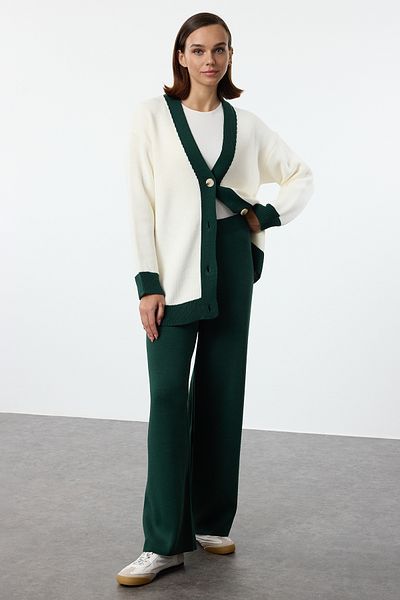 Trendyol Modest طقم كارديجان وبنطلون تريكو باللون الأخضر الداكن - تفاصيل مخططة TCTAW22AU0156