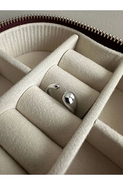 ringbox خاتم فضي اللون نصف حلزوني