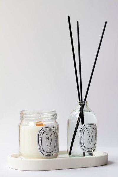 a&p ( Tabak Hariçtir) Vanilya Kokulu Ahşap Fitilli Mum Ve Oda Kokusu Seti (ALTLIK HARİÇTİR)