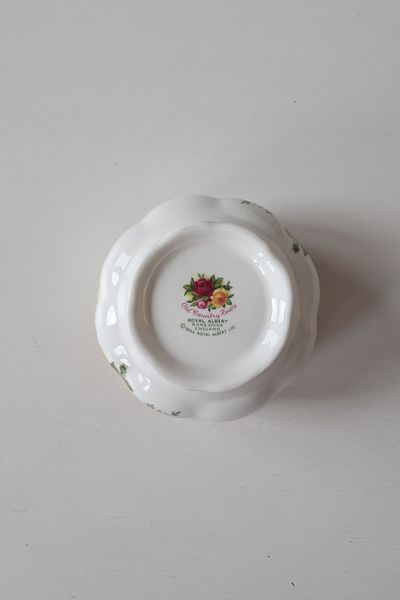 Royal Albert وعاء سكر صيني من Your Face Roses Bone - 9.5 سم