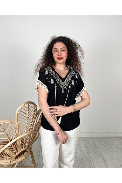 Likanya Μαύρο T-Shirt - Κέντημα με φούντες, πέτο με δέσιμο, ύφασμα με κουλουριές