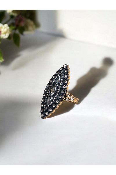 FAYRA ACCESSORIES Zircon Stone Diamond Mounted Shuttle Ring