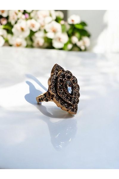FAYRA ACCESSORIES خاتم بتفاصيل حجر كريستال رمادي