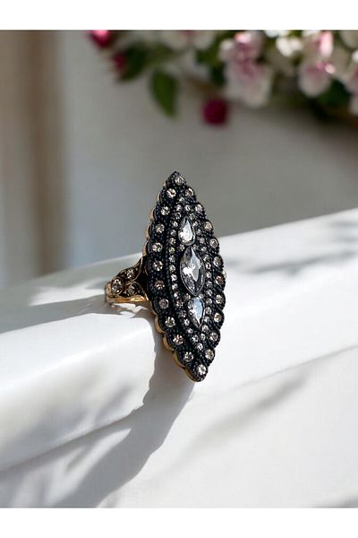 FAYRA ACCESSORIES Zircon Stone Diamond Mounted Shuttle Ring