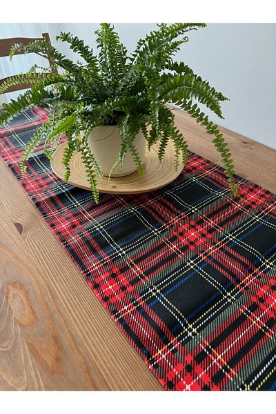 White Alamode Linen Runner - Plaid Pattern and Decorative