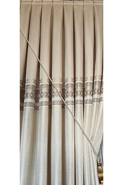 Yuka Cream Colored Geometric Patterned Panel Background - Single Wing, Jacquard and Tight Pleated