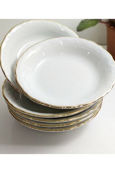 Porland Porcelain 12-Piece Gold Gilt 16 Cm Pit Plate