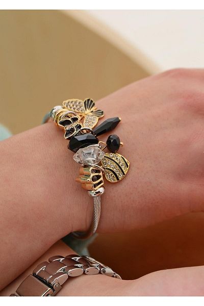 Duke Nickle Black Butterfly Charm Women's Bracelet - Elegant Design with Stone Detail
