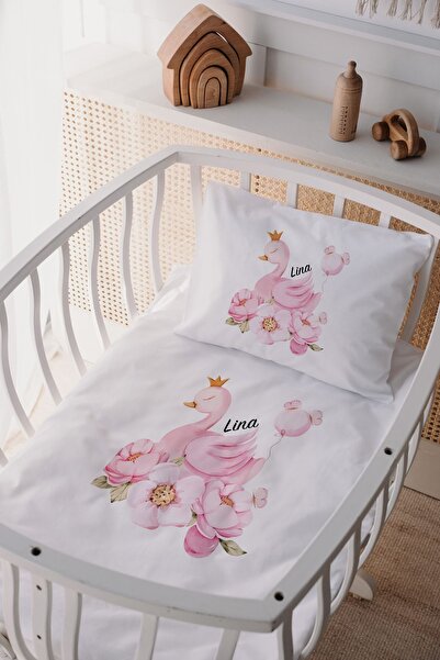 Lilabio %100 Pamuk Saten Isme Özel Isimli Anne Yanı Beşik Nevresim Takımı Kuğu