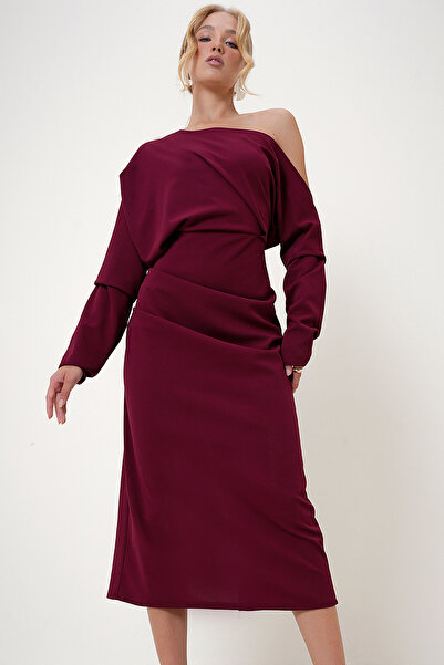 Trend Alaçatı Stili Kadın Bordo Omuz Dekolteli Drapeli Midi Boy  Örme Elbise ALC-X12786