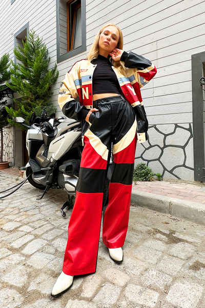 Trend Alaçatı Stili Béžová dámská bunda – dvojitá kapsa, zapínání na patentky, oversize design Alc-X12602