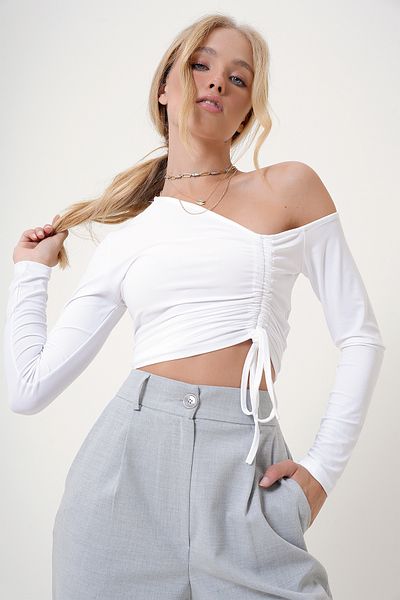 Trend Alaçatı Stili Λευκός ασύμμετρος γιακάς - Gathered γυναικεία Crop μπλούζα ALC-X12746
