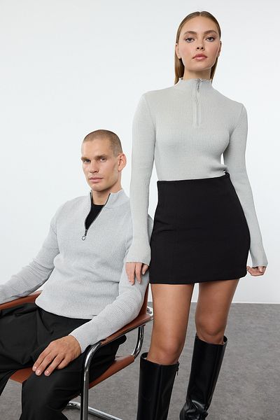 Trendyol Collection Grauer Slim-Fit-Pullover aus Baumwolle mit doppeltem Rollkragenpullover und Reißverschluss – TMNAW20KZ1034