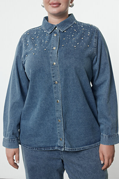 Trendyol Curve Светлосиня риза с камъни в голям размер, дънки TBBAW25AX00002