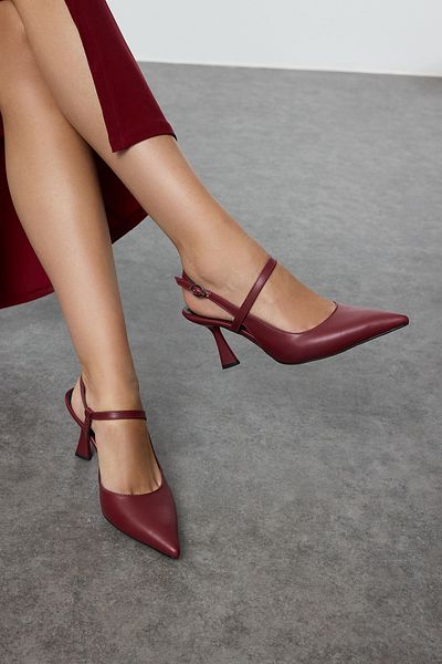 TRENDYOL SHOES Burgunderrote Damenschuhe mit dünnem Absatz – Knöchelriemen TAKAW25TO00004