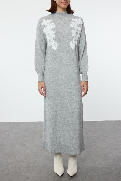 Trendyol Modest Žakárově šedé úpletové šaty - stojáček Tctaw25Eb00050