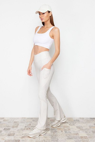 Trendyol Collection Yoga-Sport-Leggings aus weichem Stoff in Ecru – Spanisch mit Pinsel und bedrucktem Bein THMAW24TY00066