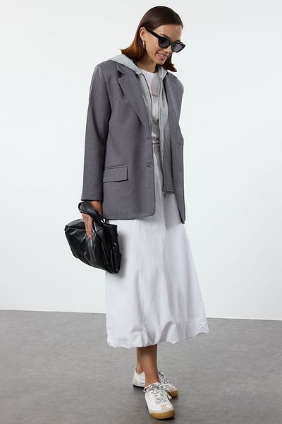 Trendyol Modest Graue Sweatshirtjacke mit Kapuze - TCTAW25CK00002