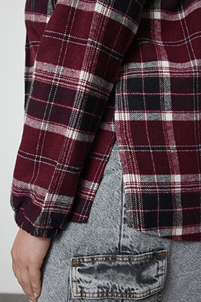 Trendyol Curve Oversize klaretová červená kockovaná košeľa - TBBAW23AX00021