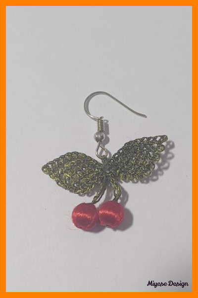 El Örgüsü Kiraz Motifli Küpe
