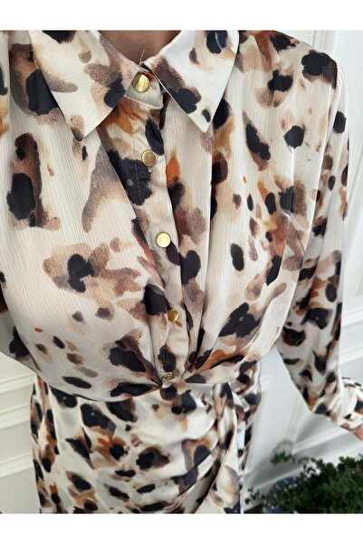 Büşce Rochie elegantă cu imprimeu leopard din satin