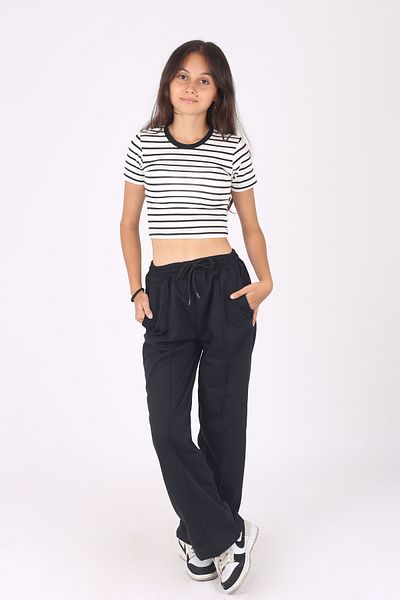 armicem Pipe Leg Crop T-Shirt and Sweatpants Set