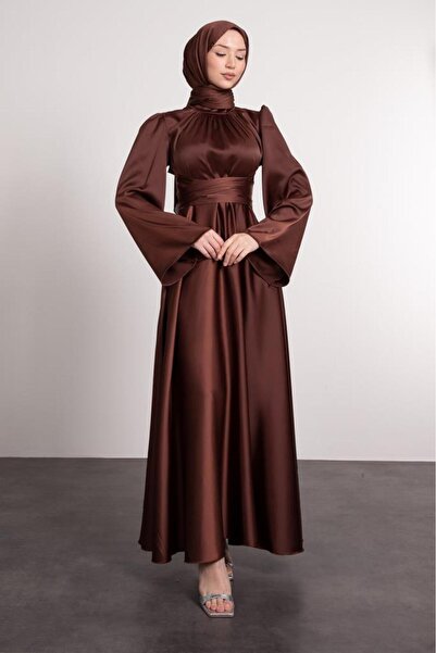 Lamia Giyim Bitter Brown Satin Hijab βραδινό φόρεμα - Ισπανικό μανίκι και μέση τυλιγμένο