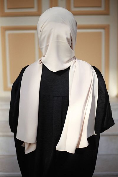 Mode Scarf Hijab Medina Silk Cream Shall