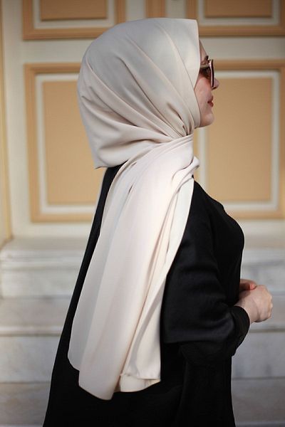 Mode Scarf Hijab Medina Silk Cream Shall