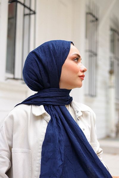 shalby Hijab Bamboo Crash Shawl Navy Blue