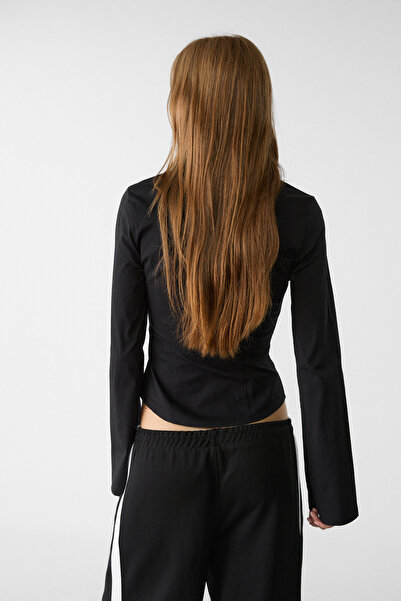 Stradivarius Body-Fitting Shirt with Flowy Sleeves