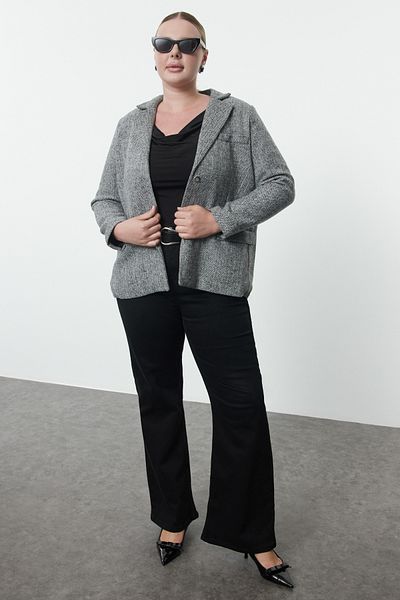 Trendyol Curve Premium-Jacke in Schwarz-Weiß mit zweireihigem Kragen – Tasche und Futter TBBAW25AG00002