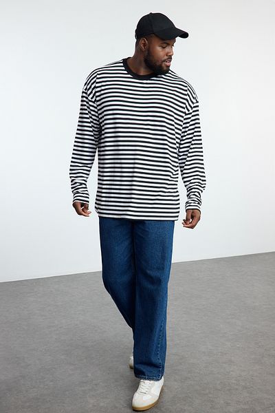 Trendyol Collection Schwarz gestreiftes Oversize-T-Shirt in Übergröße – lange Ärmel TMNAW25BF00005