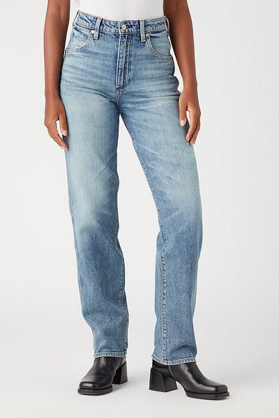 WRANGLER Mom Straight Tinted Wash - Plochý střih Single Shoes