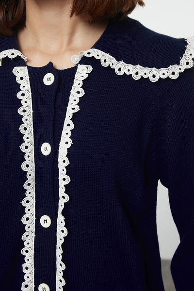 Trendyol Modest Krajkový detailní černý úpletový cardigan - dětský límec TCTAW25TH00007