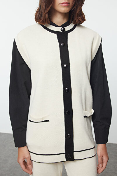 Trendyol Modest Ανοιχτό μπεζ και μαύρο πλεκτό γιλέκο - TCTAW25US00031