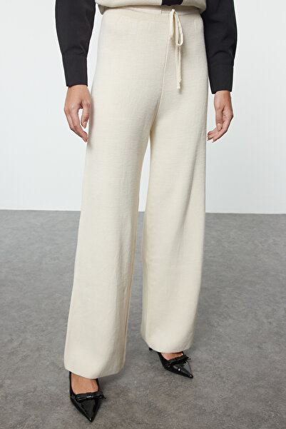 Trendyol Modest Ανοιχτό μπεζ και μαύρο πλεκτό γιλέκο - TCTAW25US00031