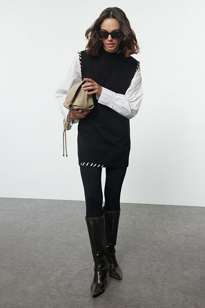 Trendyol Modest Strickpullover - Schwarz mit Nähten TCTAW25UV00014