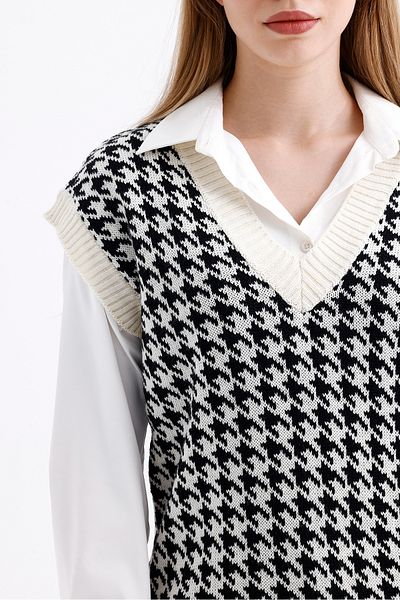 P&B White V-neck Oversize Knitwear Women's Sweater - Goose Feet