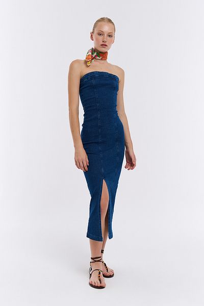 Quzu Rochie albastră din denim midi fără bretele - Detaliu cu fantă în față