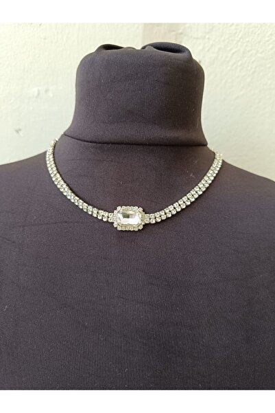 Mihra قلادة تشوكر مع حجر مستطيل في المنتصف