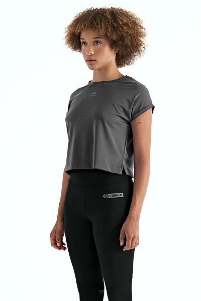 TOMMY LIFE Dark Gray O-Neck Logo Printed Oversize Women's Crop T-Shirt - 97262