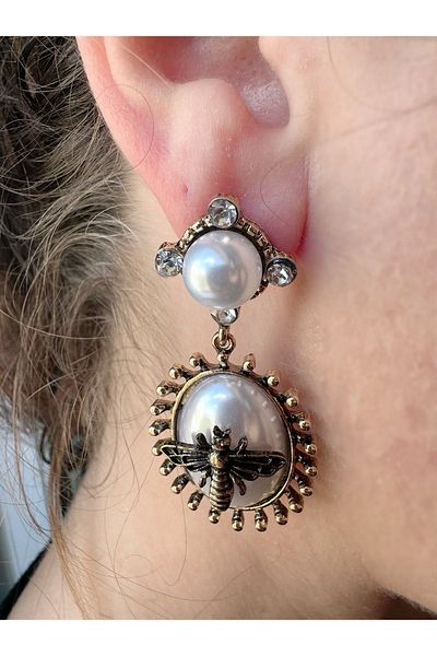 Gümüş sandık Pearl and Dangle Bee Detailed Earrings