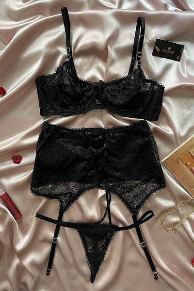 İntive Lingerie Ποιοτικό μαύρο ασημί Kaylee Design Garter Suit και δώρο Πρωτοχρονιάς (περιλαμβάνεται κάλτσα)