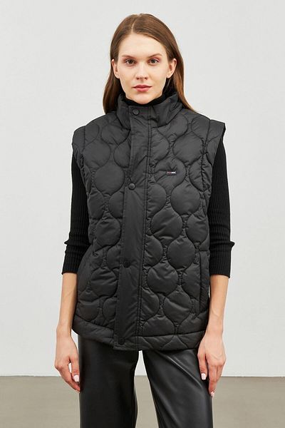 River Club Women's Onion Pattern Quilted Black Vest