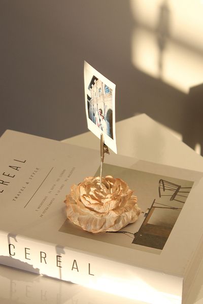 The Craft Thor Concrete Peony Note and Photo Holder
